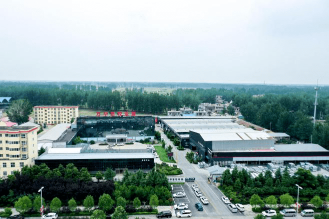 凯发旗舰厅让你养鸡更省心、放心——超高层恒温式养殖设备开创者(图2)