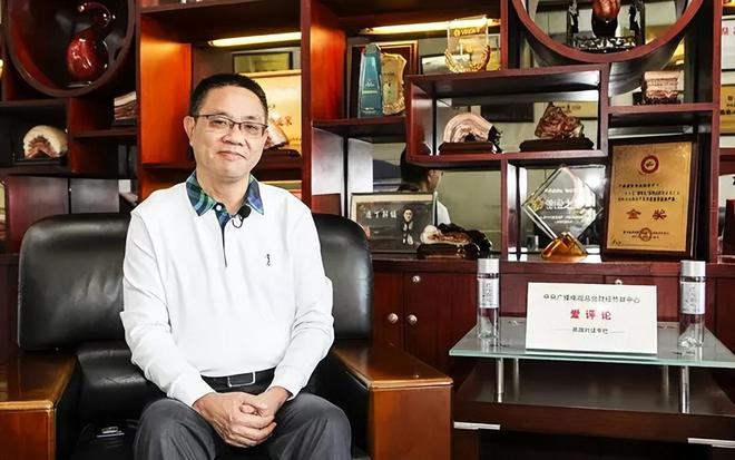 ag凯发回顾广东小伙考上北大全村人为他凑路费38年后每户获赠别墅(图12)