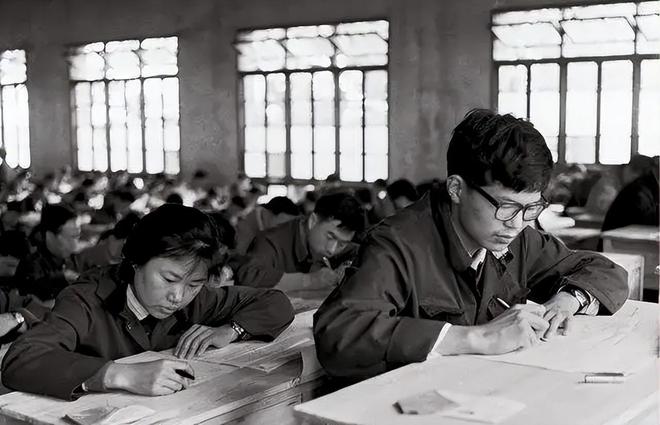 ag凯发回顾广东小伙考上北大全村人为他凑路费38年后每户获赠别墅(图2)