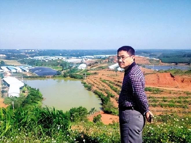 ag凯发回顾广东小伙考上北大全村人为他凑路费38年后每户获赠别墅(图5)