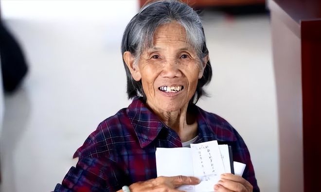 ag凯发回顾广东小伙考上北大全村人为他凑路费38年后每户获赠别墅(图3)