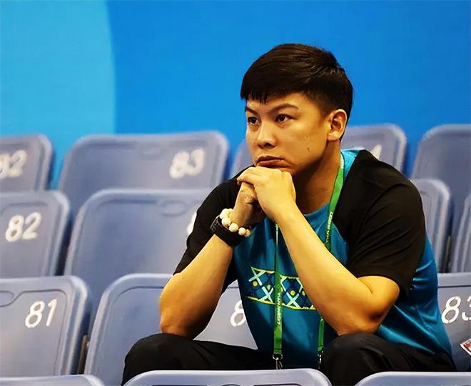 奥冠“杀神”：被刘国梁下放养猪创业卖衣服失败40岁当总教练(图2)