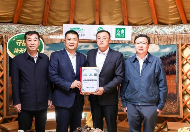 持续助力中国奶业振兴伊利牛奶与锡林郭勒盟达成战略合作