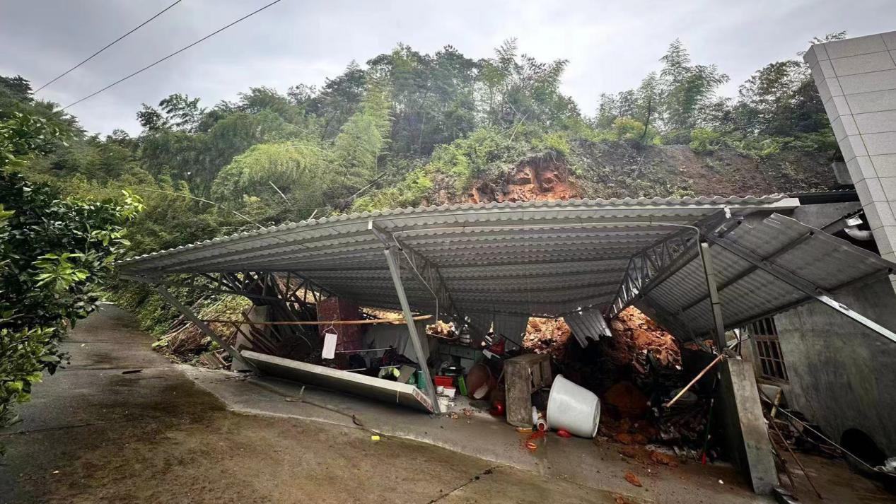 湖南衡山：紧急转移群众确保安全度汛(图2)