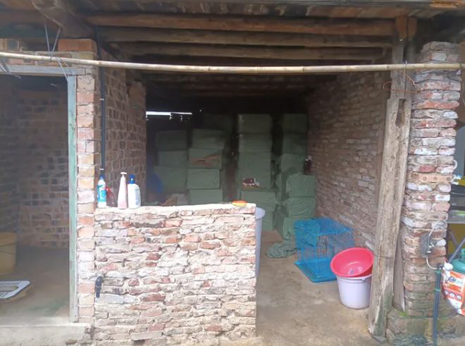 触目惊心！某直播间的“大牌化妆品”竟产自养猪场(图2)