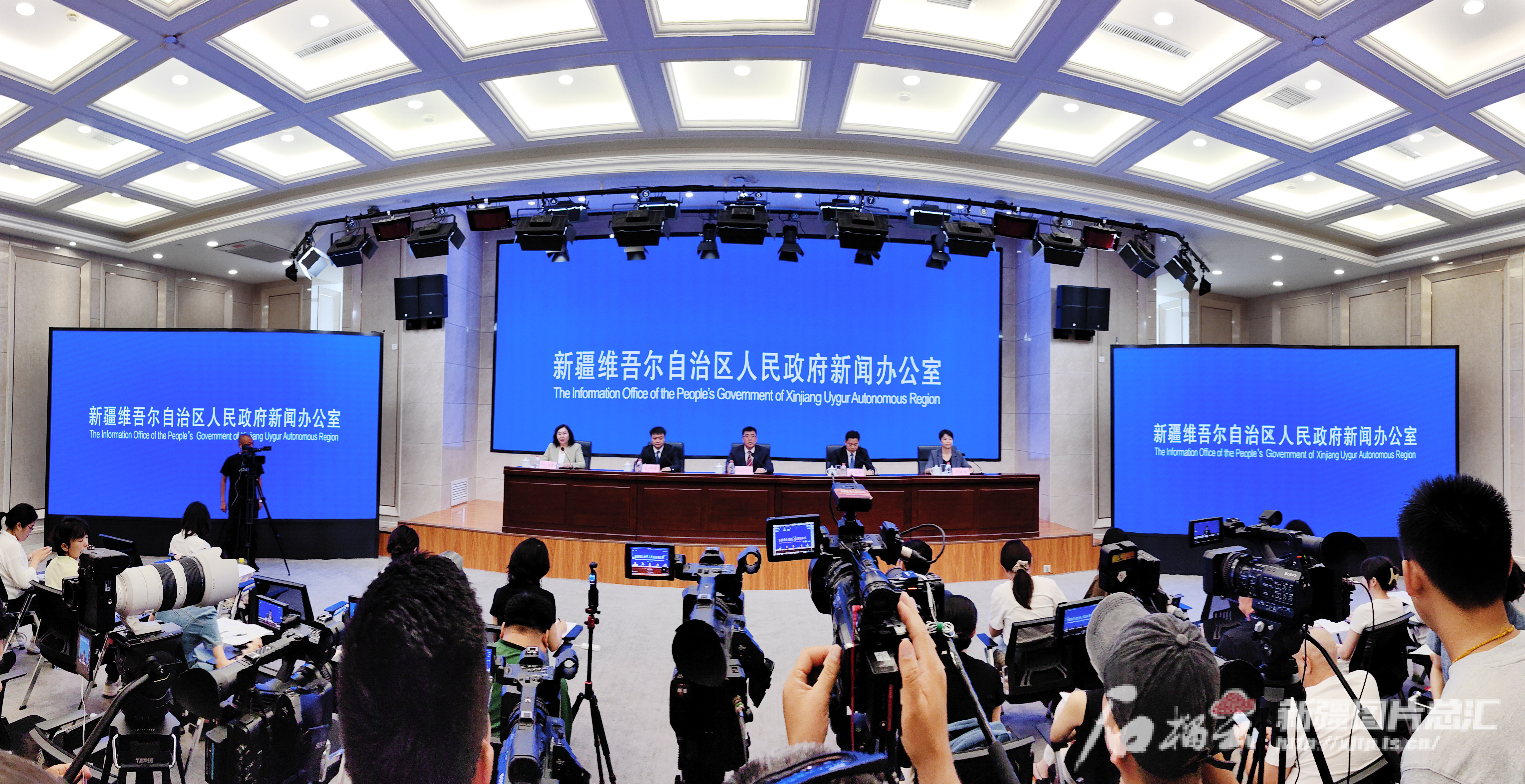 “五大战略”擘画吐鲁番之美——“新疆ag凯发推动高质量发展”系列主题新闻发布会（