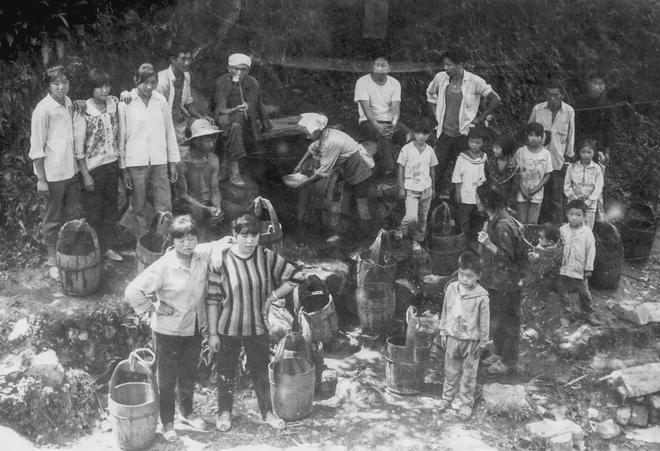 凯发国际广东农村娃考上北大全村为其凑路费38年后每家获赠一栋别墅(图3)