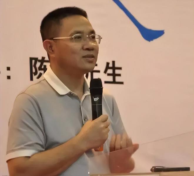 凯发国际广东农村娃考上北大全村为其凑路费38年后每家获赠一栋别墅(图19)