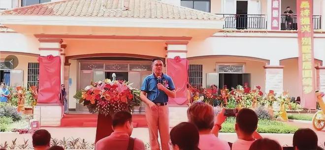 凯发国际广东农村娃考上北大全村为其凑路费38年后每家获赠一栋别墅(图23)