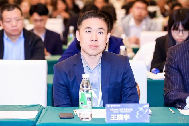 凯发旗舰厅智慧养猪用科技撑起猪场的一片天地丨专访普立兹