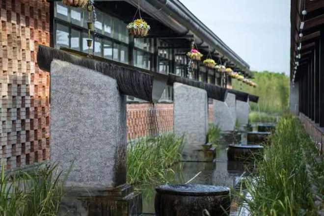 智能耳标监控数据机器人凯发国际巡检自动开空调地暖……桐乡养猪用上了“最强大脑”