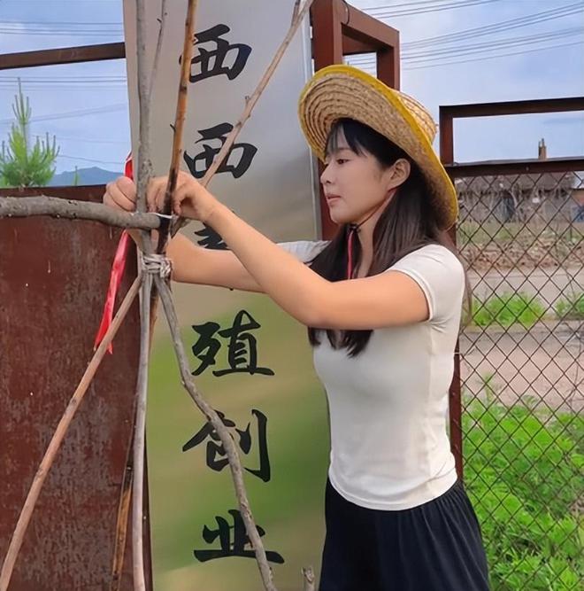 上海空姐辞职回家养猪父亲被气到离家出走养猪场如今怎样了？(图17)