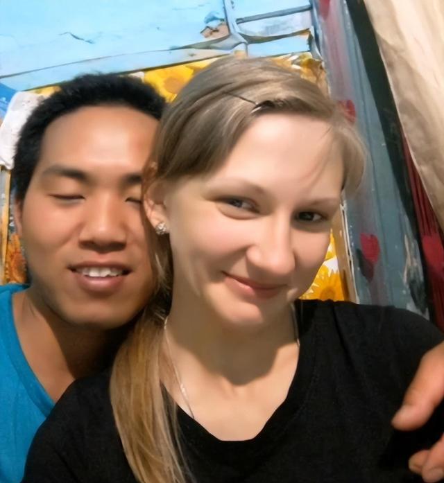 18年河北小伙离婚赴俄养猪如今娶20岁俄罗斯美女凯发旗舰厅成人生赢家(图12)