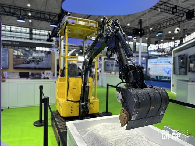 “展”看数博“AI”意满满(图3)