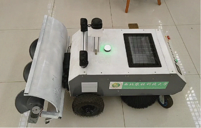 智能推翻草机器人有效提高牧场饲养牛只的智能化水平