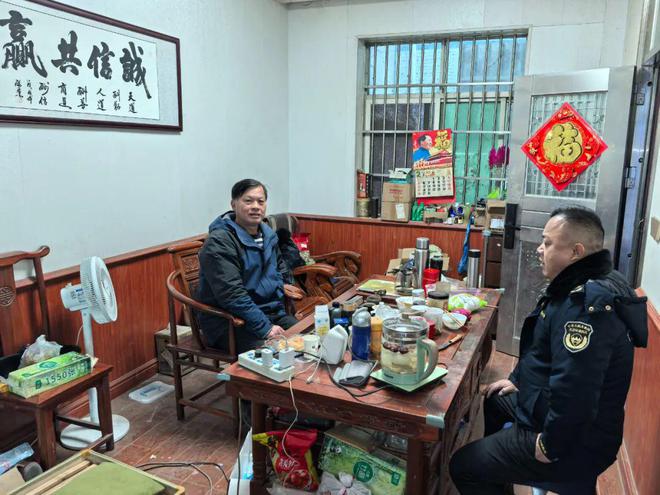 筑牢生态环境安全防线——执法六中队扎实开展“大走访大排查大化解”专项行动(图1)