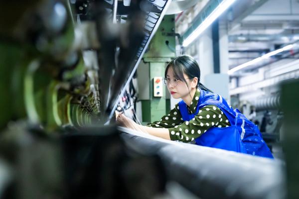 凯发国际西平：一“布”当先织就工业经济新版图(图2)