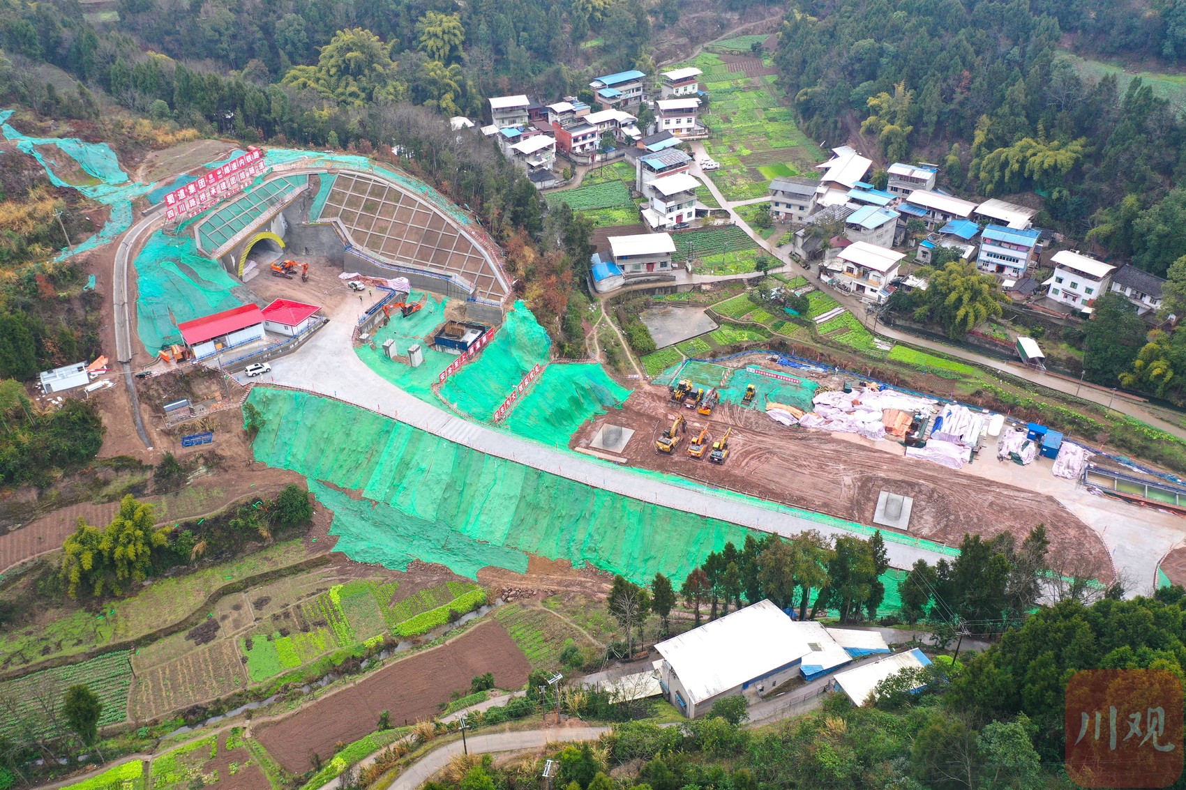 全力以赴抢工期绵遂内铁路重要节点工程团结隧道冲刺明年3月贯通丨决战收官年冲刺一季度凯发旗舰厅(图2)