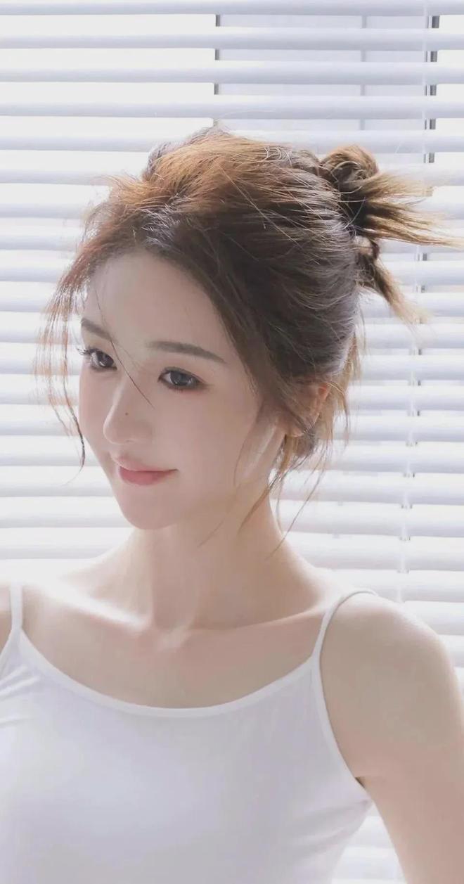 女兽医与大黑狗