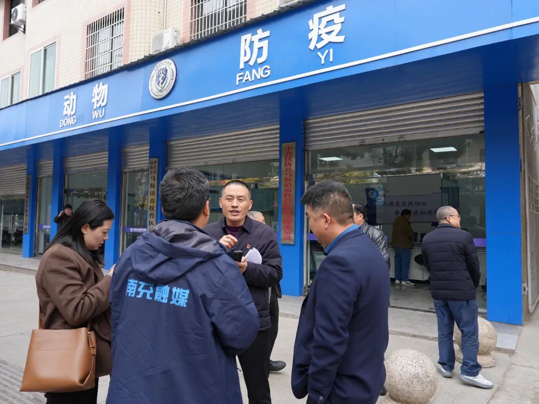 中省市媒体齐聚仪陇关注市农业农村局基层畜牧兽医站“两防两化”和南充市农业农村“一