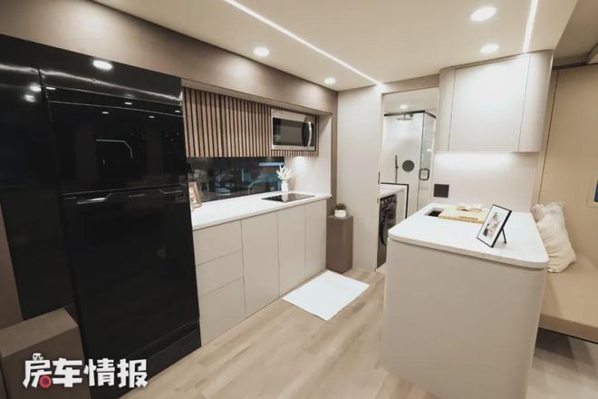 国内设计师动动脑子吧！老外的纯电房车都成这样了内部有37平米(图9)