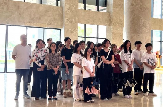 广西农业职业技术大学畜牧专业师生走进皇氏集团