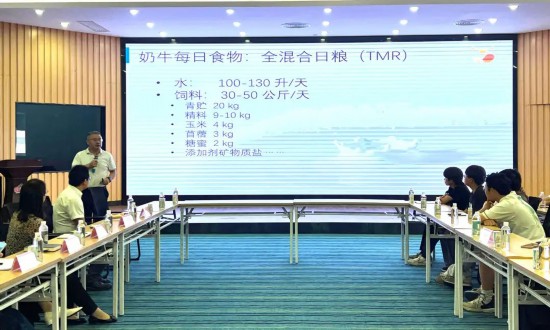 广西农业职业技术大学畜牧专业师生走进皇氏集团(图3)