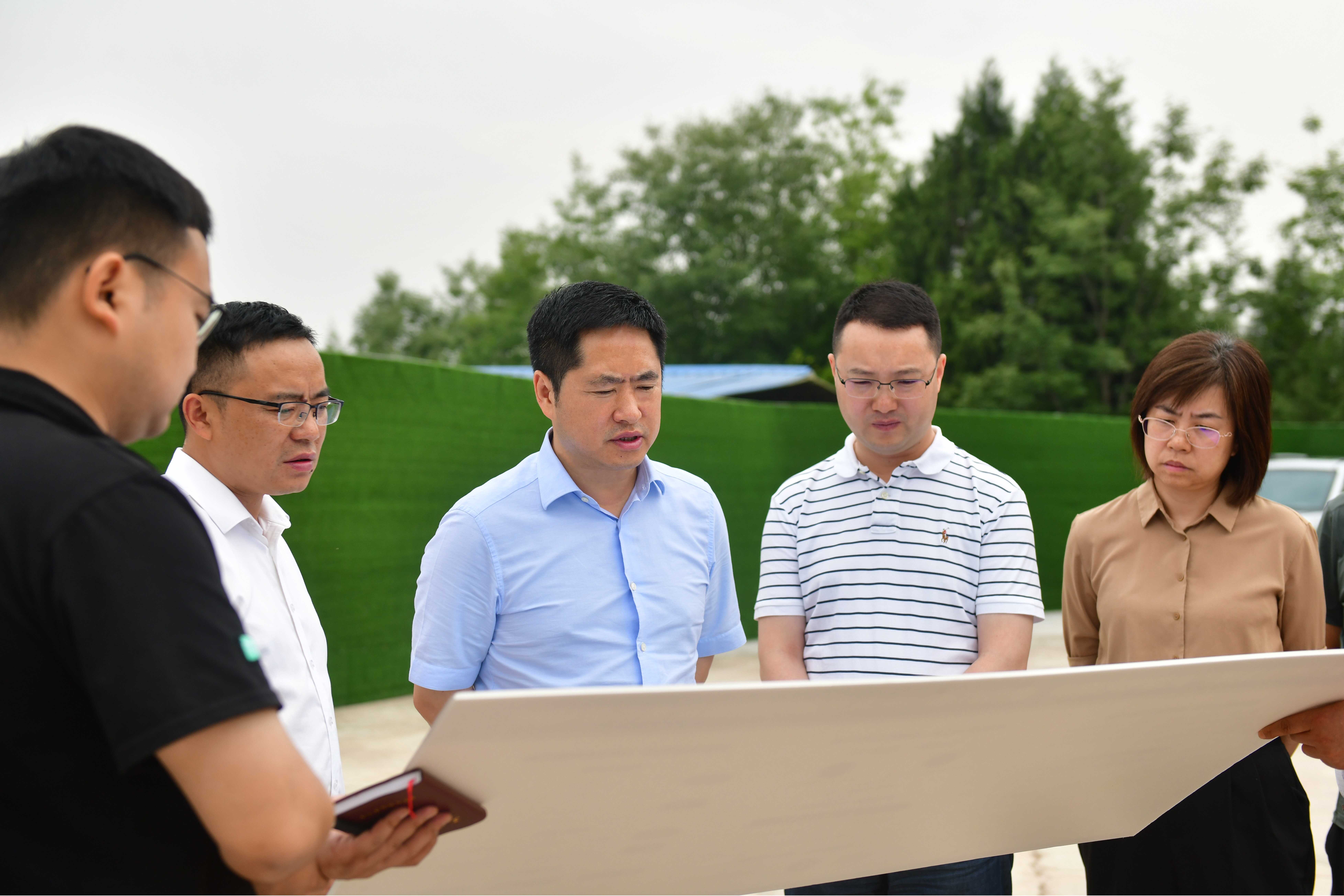 凯发旗舰厅尹成平在调研畜牧业发展工作时强调：锚定目标精准发力为南部畜牧业高质量发
