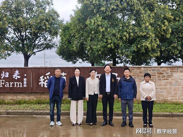 中国农投委乡村振兴委员会稻草人农场示凯发国际范基地成功授牌(图2)