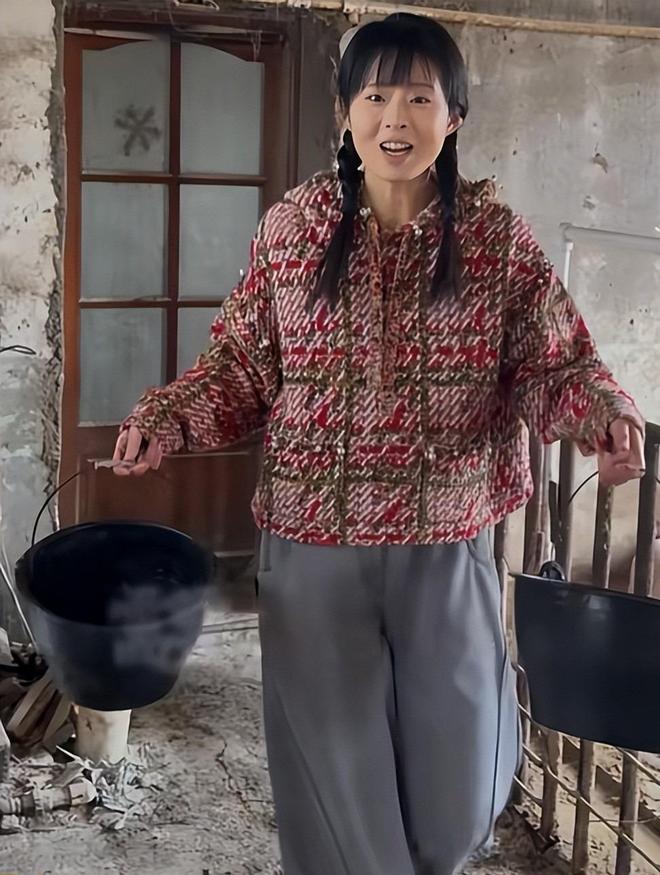 两年前95后上海空姐辞职养猪父亲气到断绝关系如今怎样了？(图2)