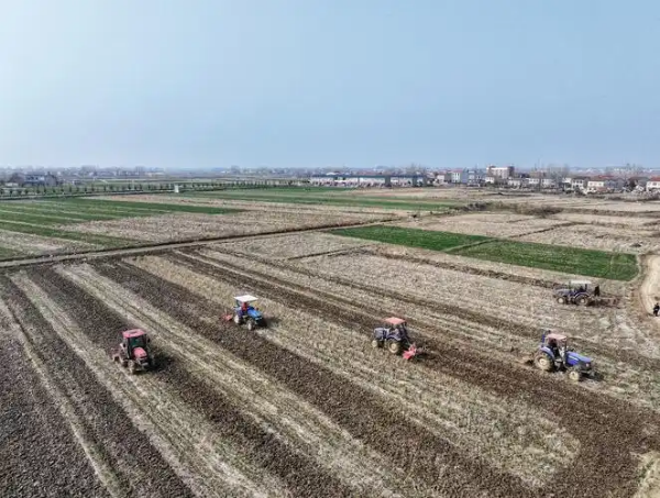 农机导航市场竞争激烈以农业视角解析知名农机导ag凯发航品牌定价逻辑(图2)